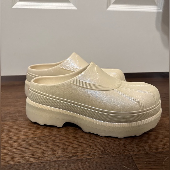 Sorel Shoes - Sorel Caribou Clogs - Rare Color!